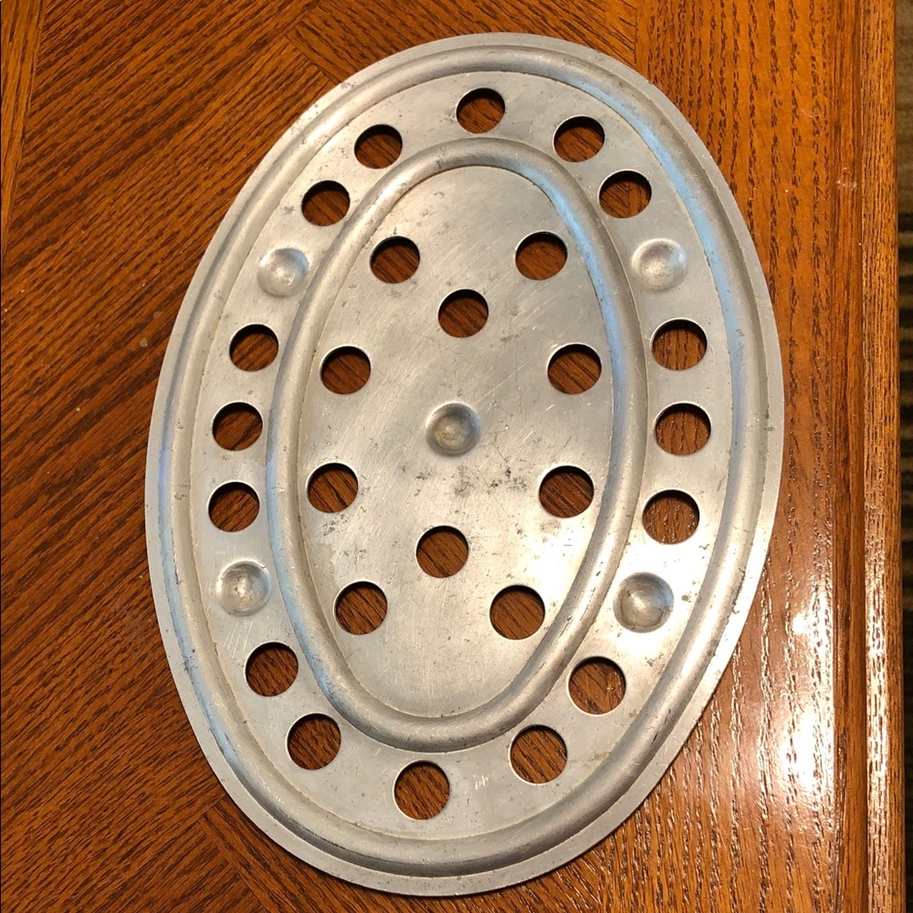 Magnalite Trivet for 4265P Roaster (Used) Please see pics for measurements
